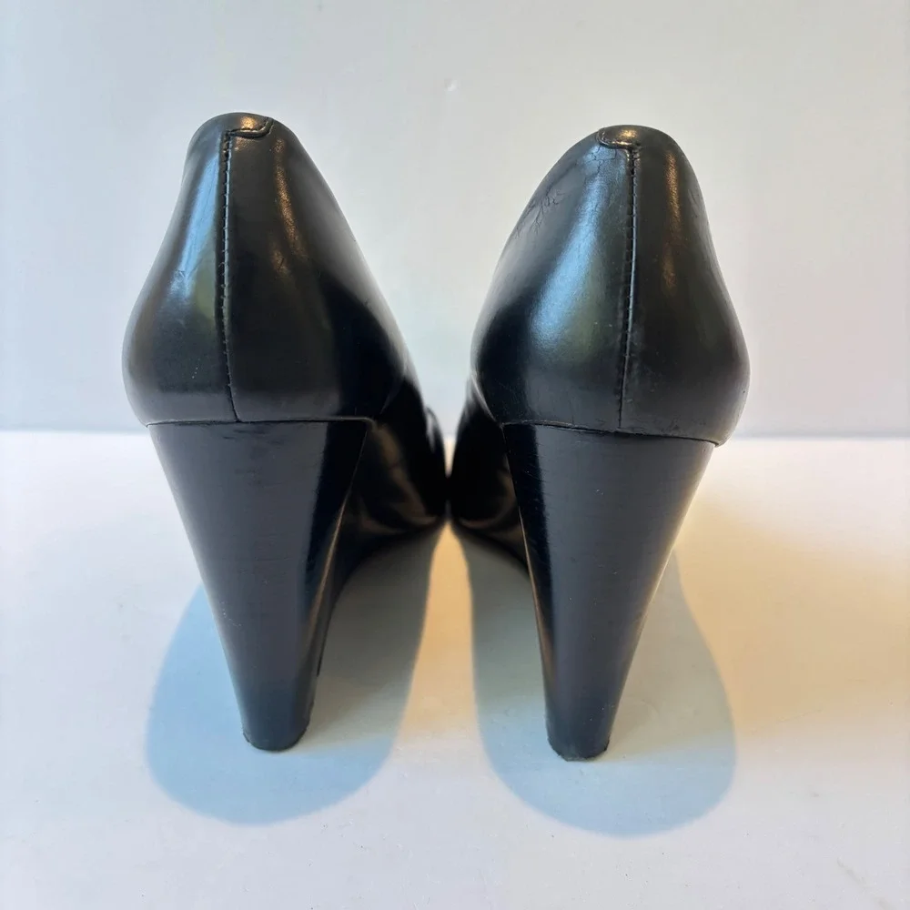 Tory Burch Black Leather Gold Logo Wedge Pumps Heels Size 8.5